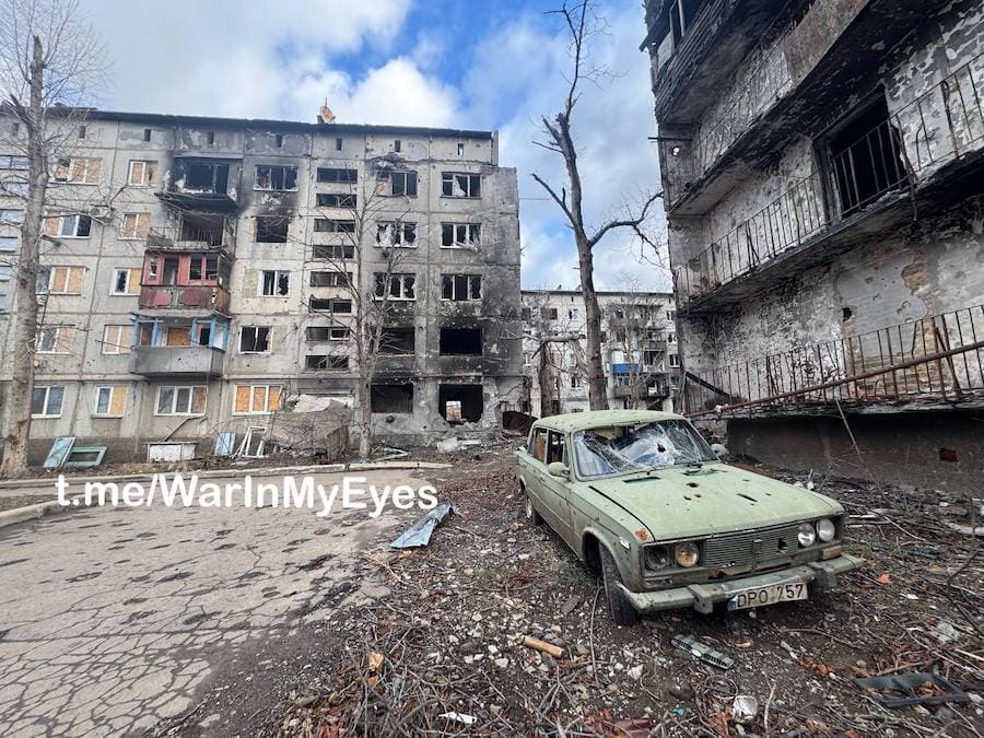 Окупанти показали фотографії з Красногорівки на Донеччині. Як зараз виглядає зруйноване місто