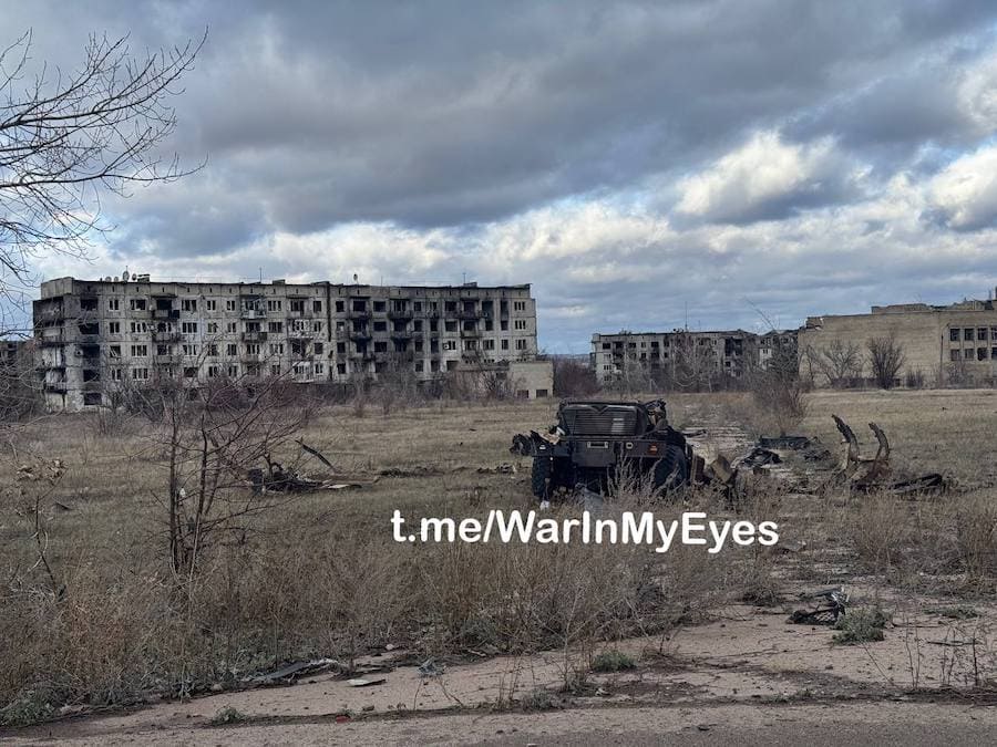 Окупанти показали фотографії з Красногорівки на Донеччині. Як зараз виглядає зруйноване місто