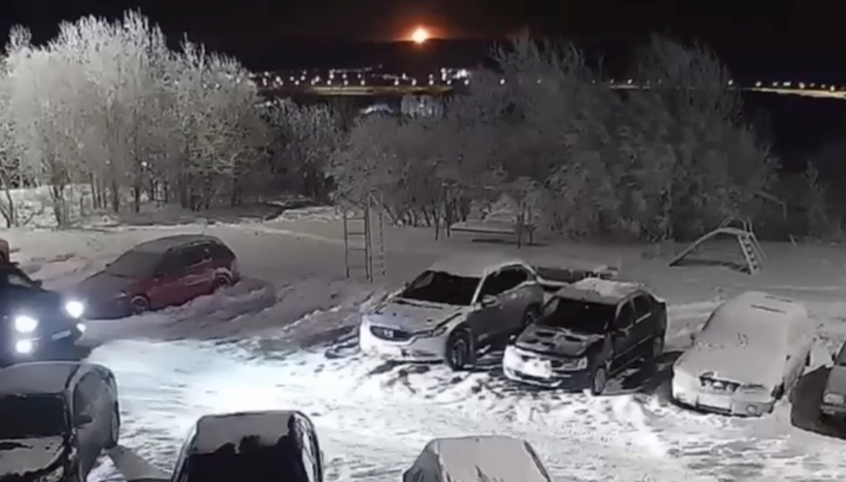 Вибухи прогриміли поблизу головної бази російського Північного флоту. Опубліковано відео