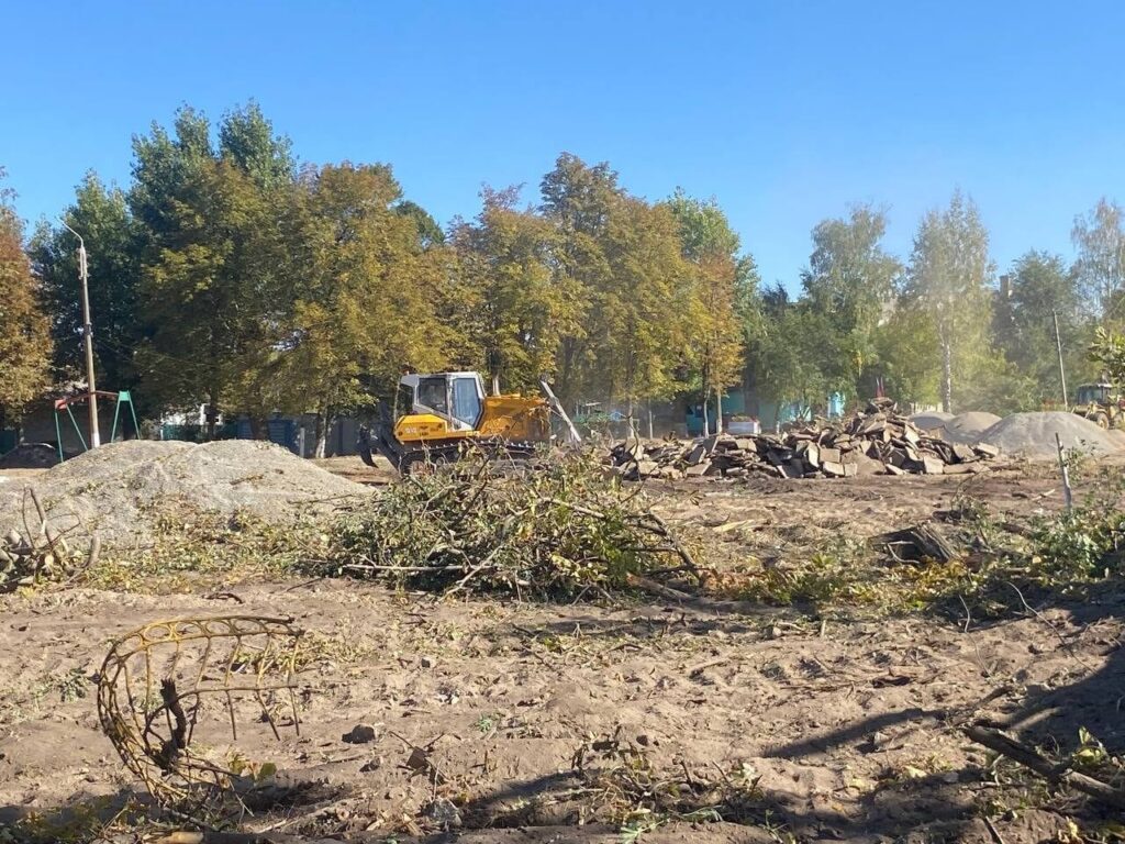 Окупанти знесли парк відпочинку у Старобільску, а тепер затягують реконструкцію