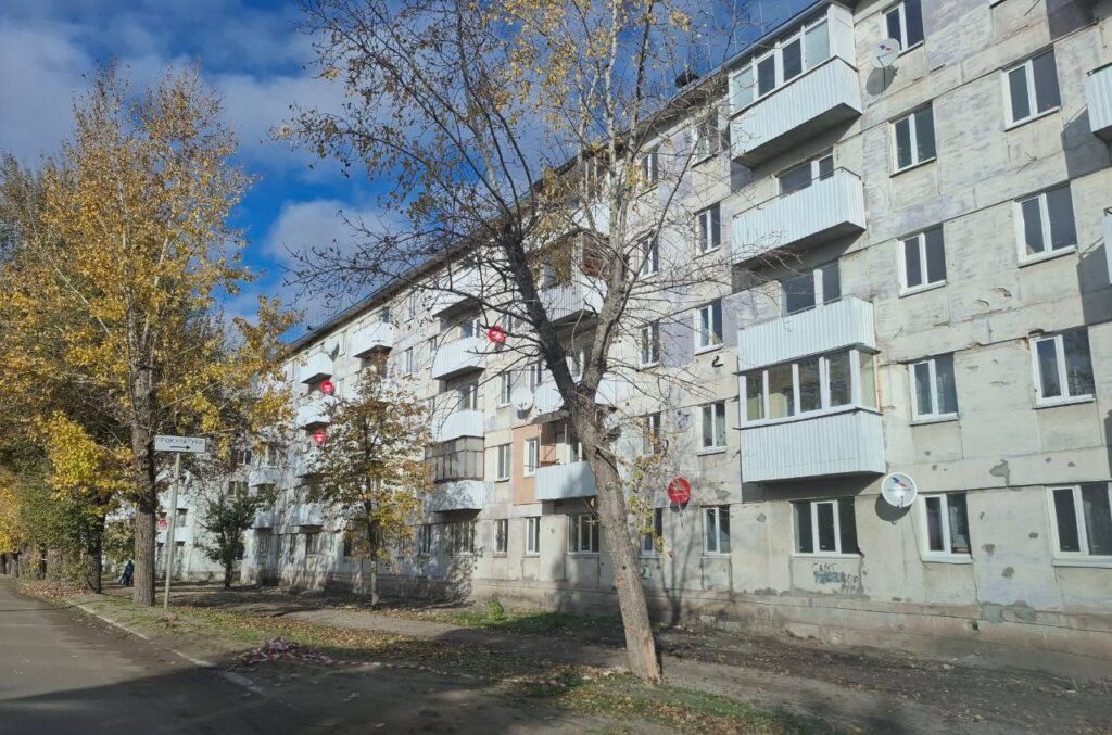 У Рубіжному показали, як окупанти знесли половину багатоповерхівки