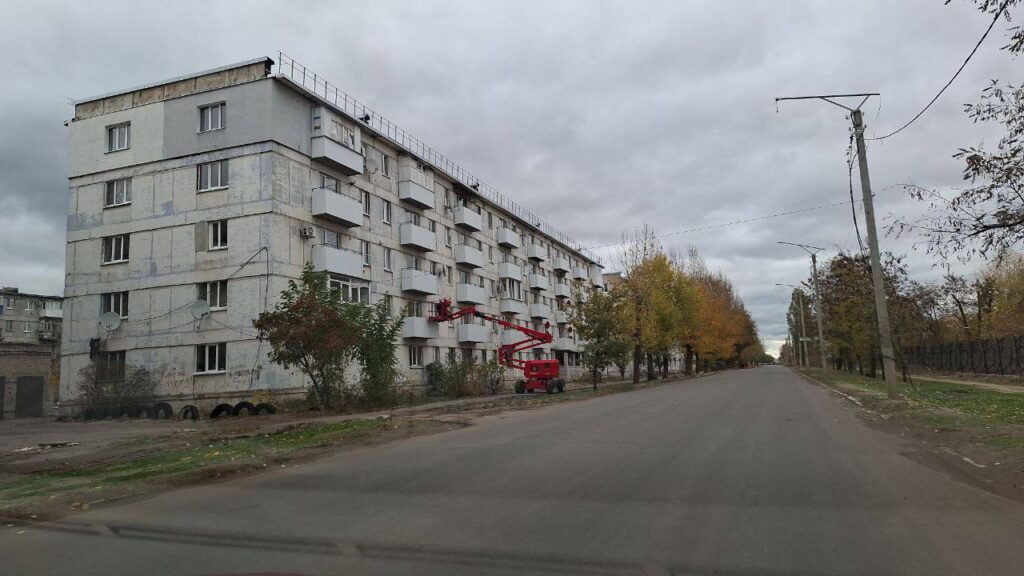 У Рубіжному показали, як окупанти знесли половину багатоповерхівки
