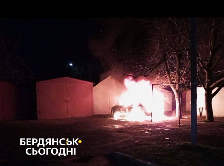 В Бердянську вибухнуло авто голови окупаційної ради міста. Опубліковані фото