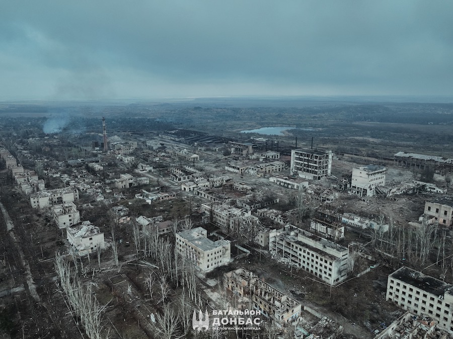 Не видно жодного вцілілого будинку. Опубліковано свіжі фотографії з Часового Яру