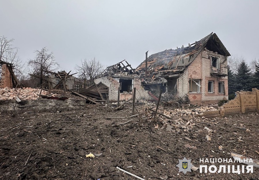 У поліції показали наслідки вчорашніх російських обстрілів Донеччини, жертвами яких стали п’ятеро людей