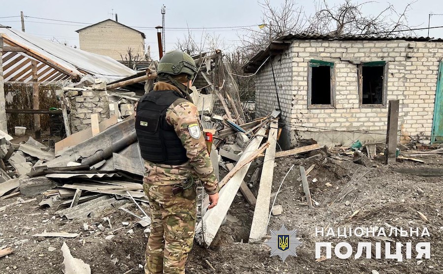 У поліції показали наслідки вчорашніх російських обстрілів Донеччини, жертвами яких стали п’ятеро людей