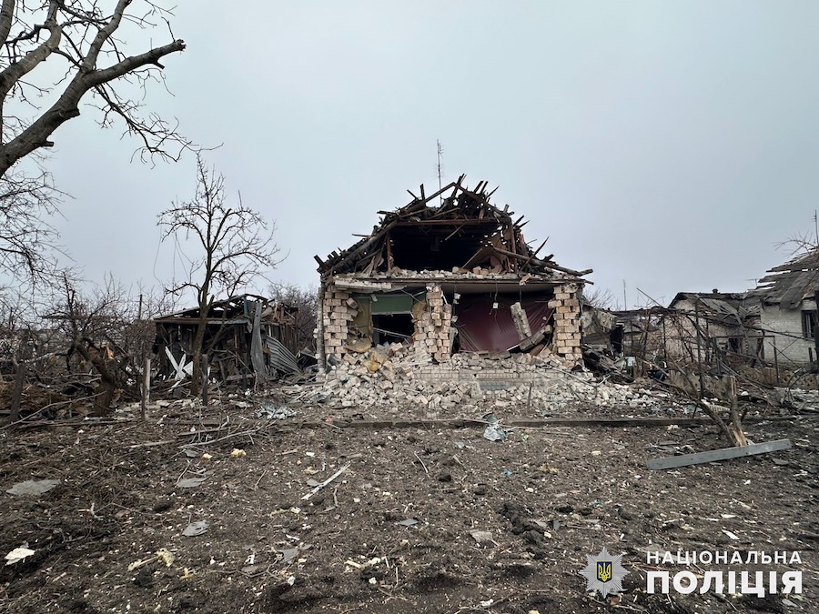 У поліції показали наслідки вчорашніх російських обстрілів Донеччини, жертвами яких стали п’ятеро людей