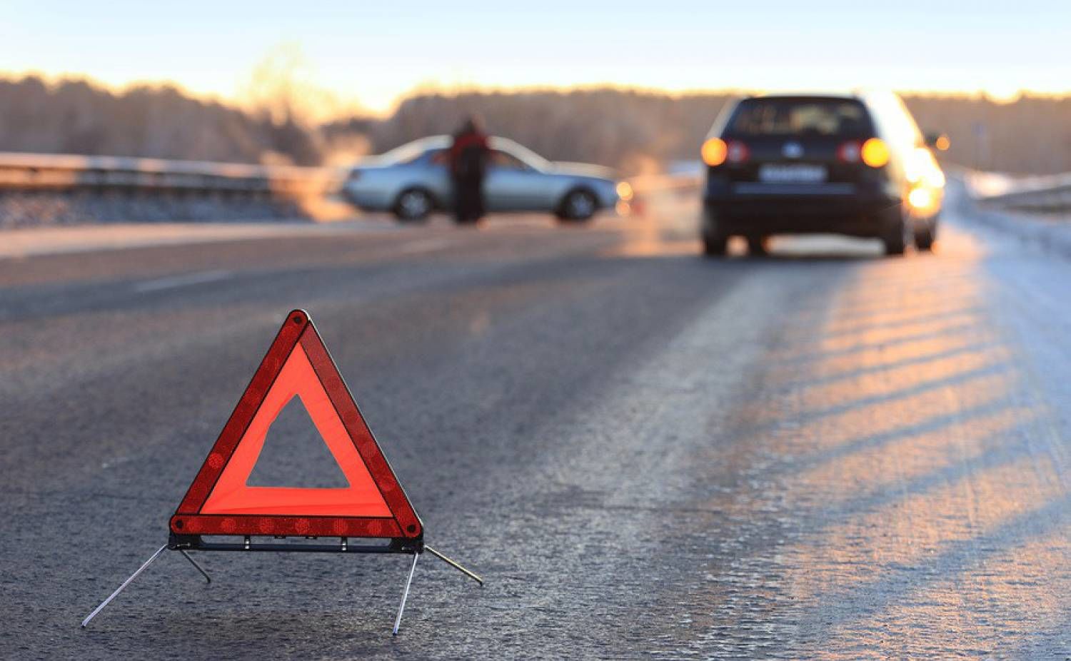 У Лутугинському районі дві автівки наїхали на велосипедиста. Він помер на місті