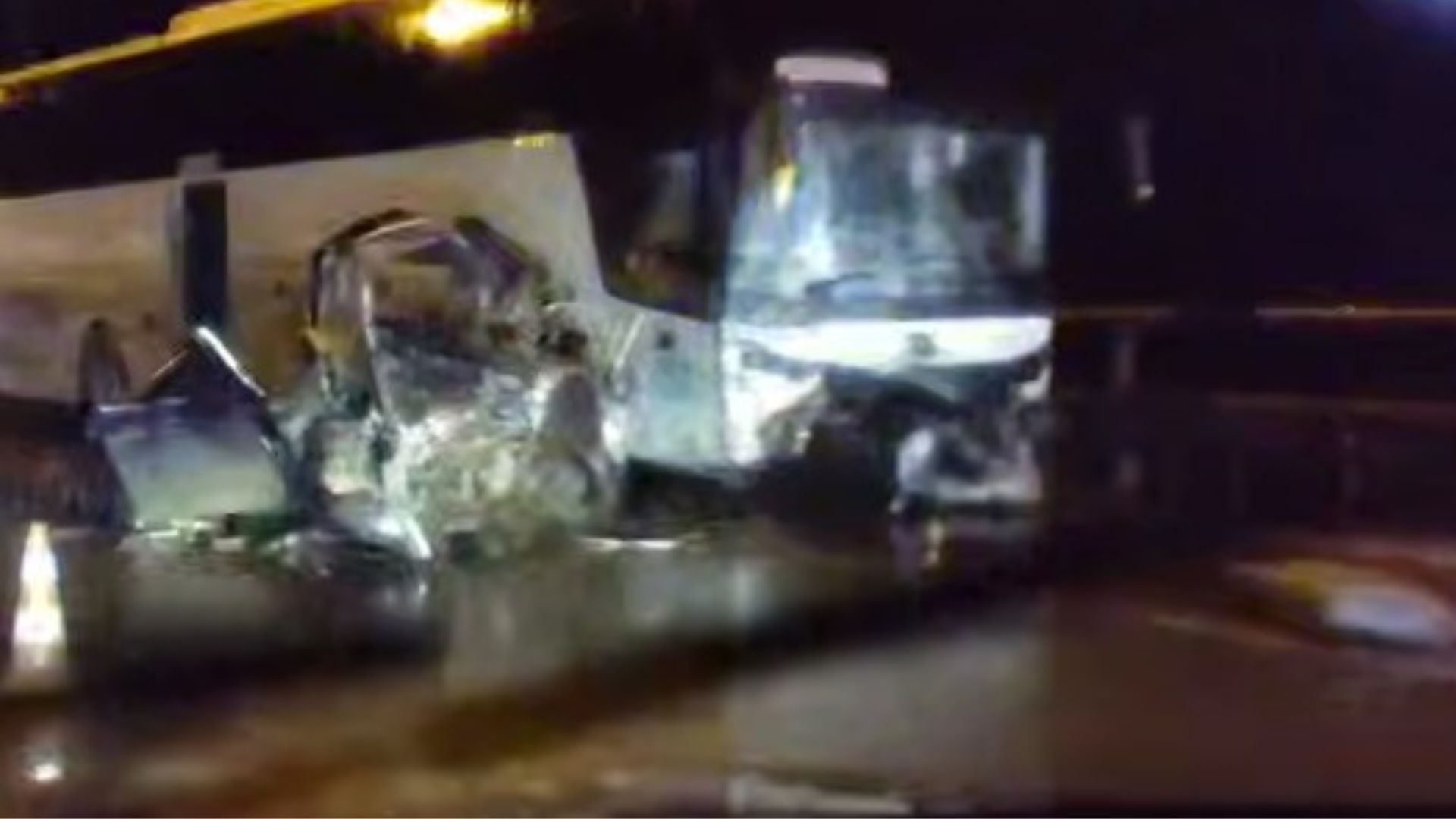 Смертельна ДТП на окупованій Луганщині: на мосту зіштовхнулися легковик та автобус