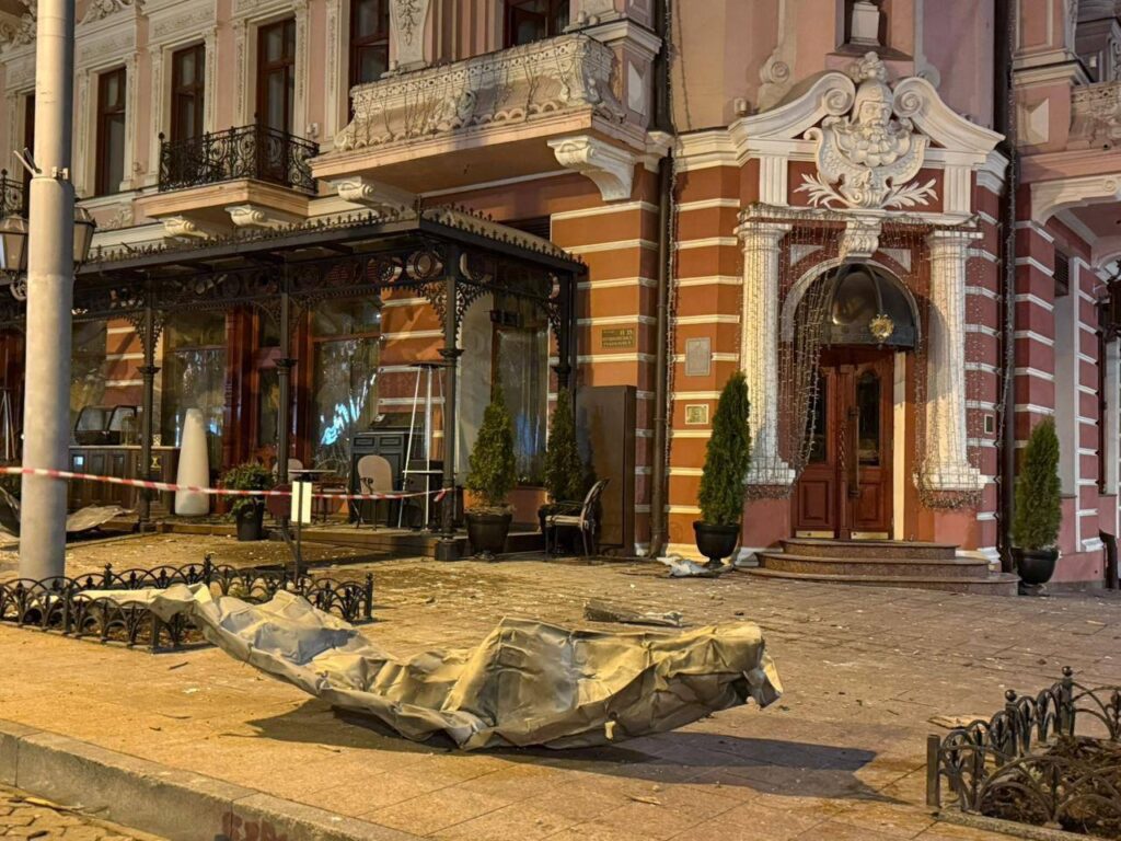 Росія вдарила “Іскандерами” по історичному центрі Одеси. Опубліковані фото наслідків