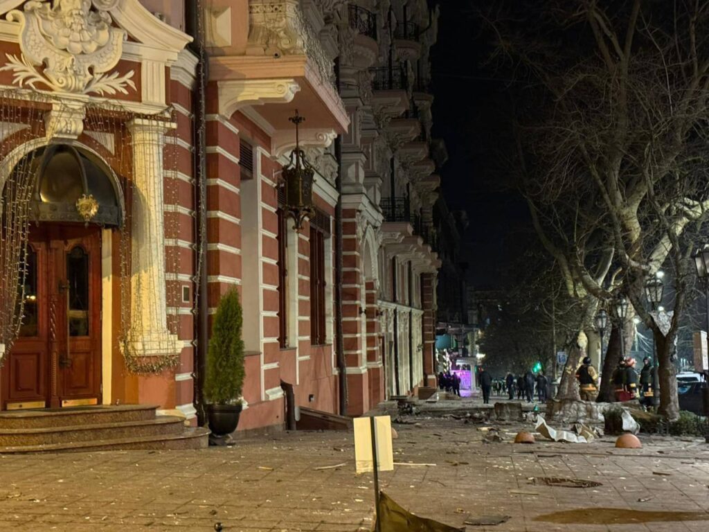 Росія вдарила “Іскандерами” по історичному центрі Одеси. Опубліковані фото наслідків