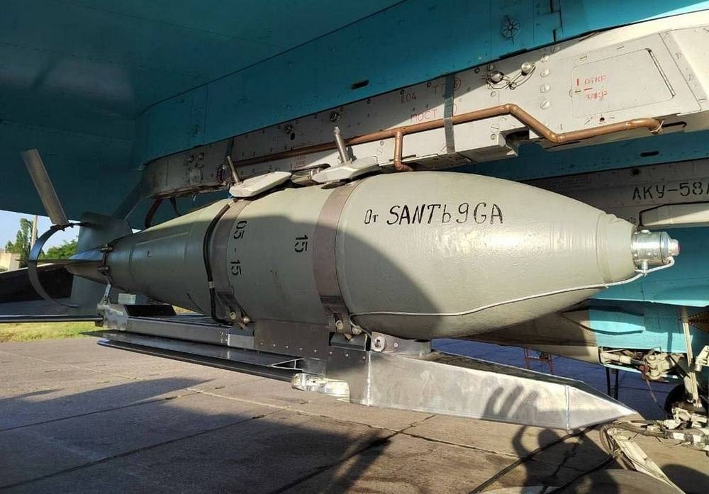 Росіяни впустили півтонну авіабомбу на окуповану Макіївку