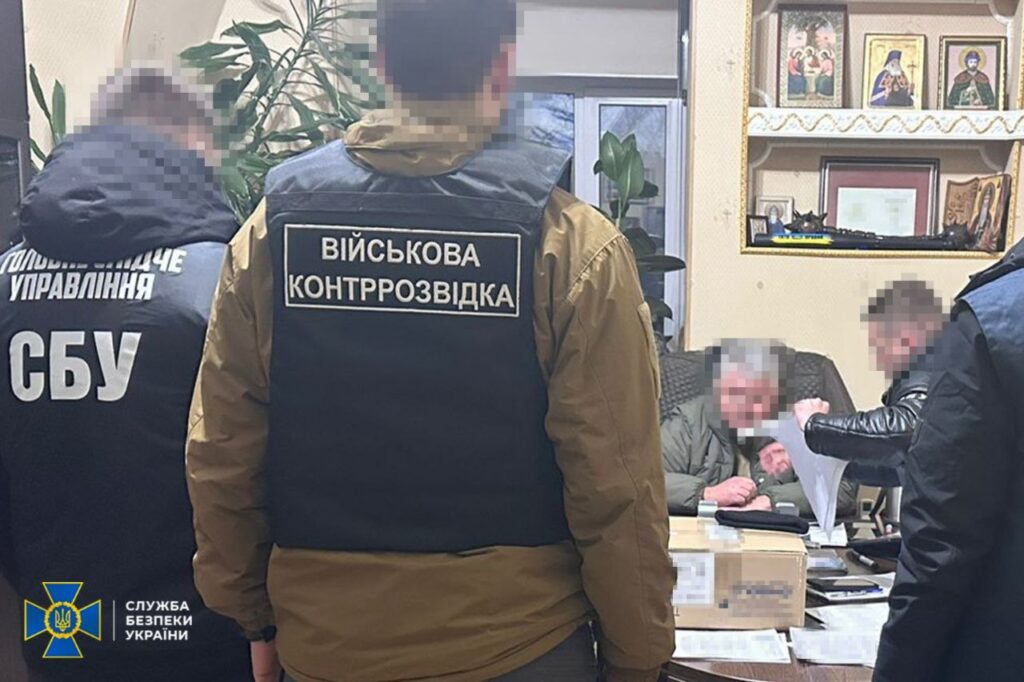 Правоохоронці затримали головного психіатра ЗСУ, який розбагатів на 1 мільйон доларів за час війни