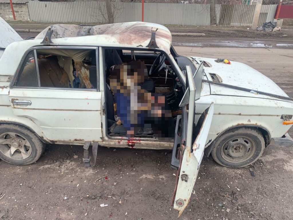 Росіяни атакували автівку з написом “Люди” у прифронтовому Покровську та вбили одну людину