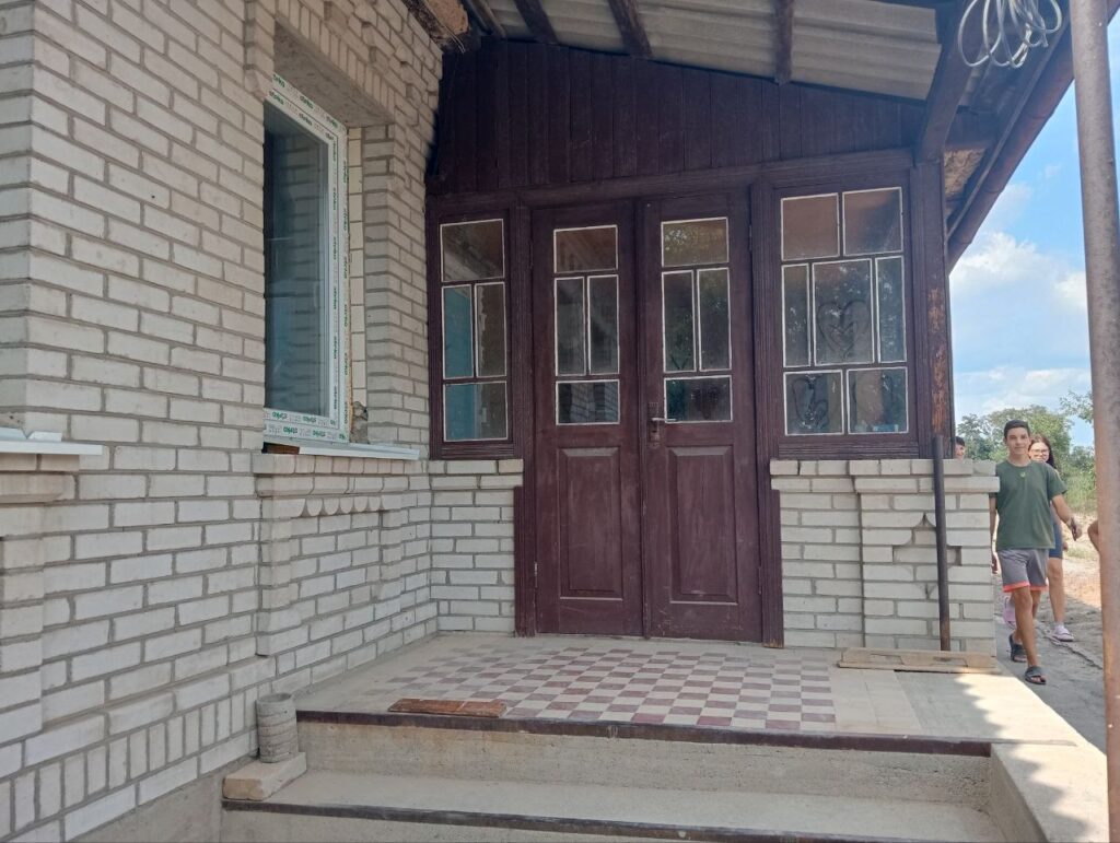 З Очеретяного в Стусики. Як переселенка підтримує дітей і чому патронатна вихователька має розлучитися з ними