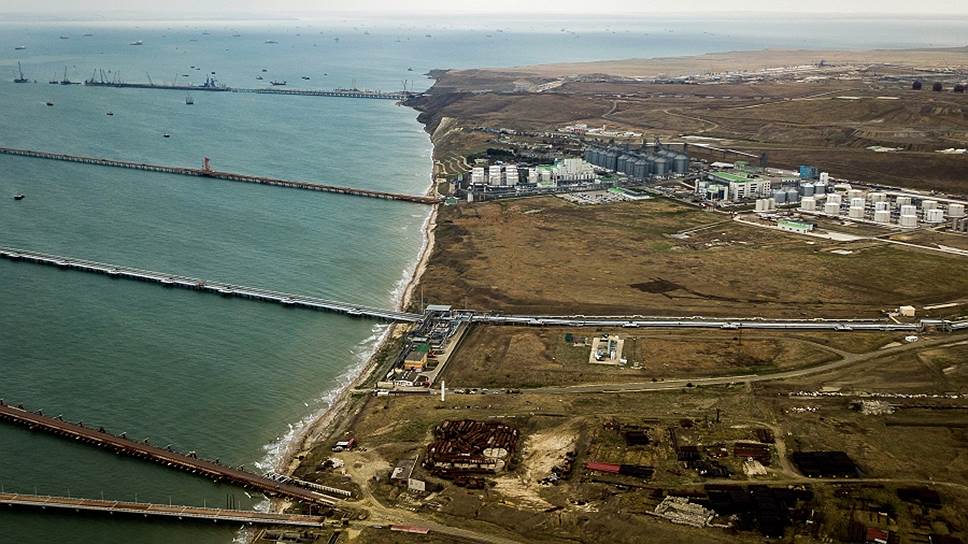 Витік мазуту у Керченській протоці продовжується. Опубліковане відео з ще одією нафтовою плямою