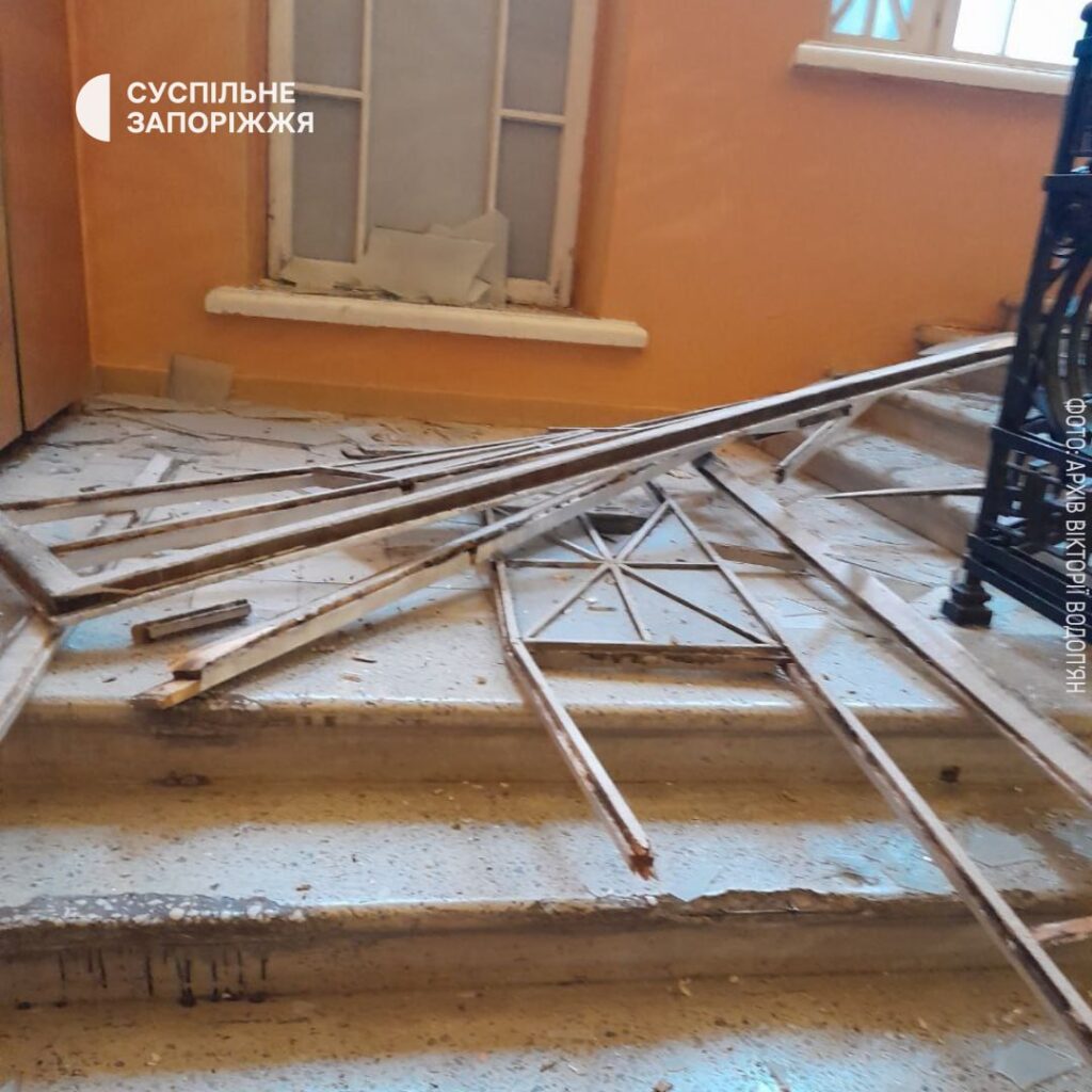 У Запоріжжі показали наслідки російського обстрілу та назвали оновлену кількість постраждалих