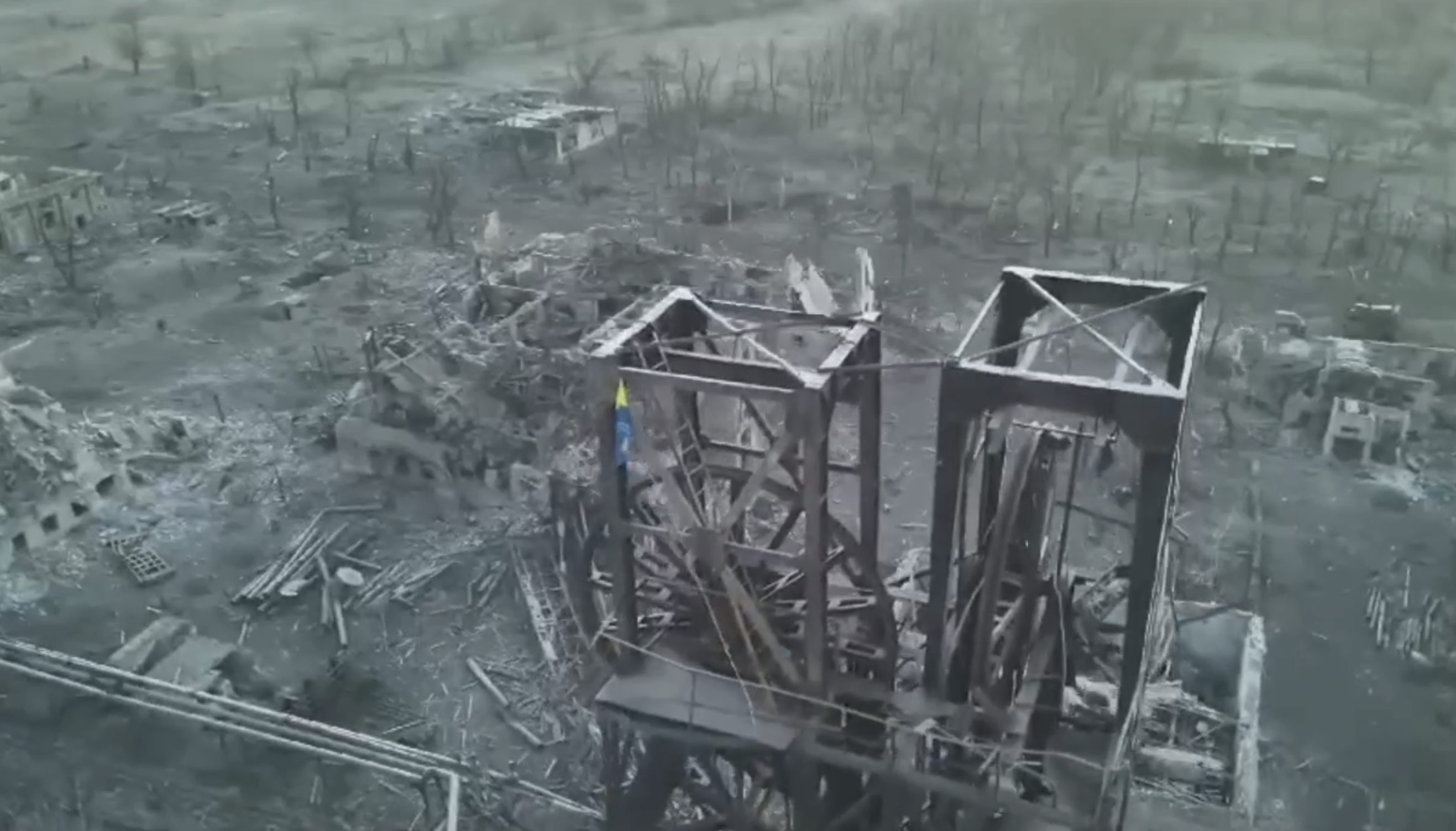 Військові показали український прапор над шахтою &#8220;Торецька&#8221;. Опубліковане відео