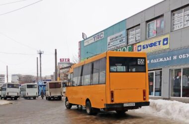 В окупованому Луганську не вистачає 300 водіїв автобусів. Минулого місяця на роботу прийшли трохи більше ніж десять осіб
