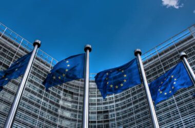 ЄС поспіхом розробляє альтернативний мирний план, більш вигідний для України, — WSJ