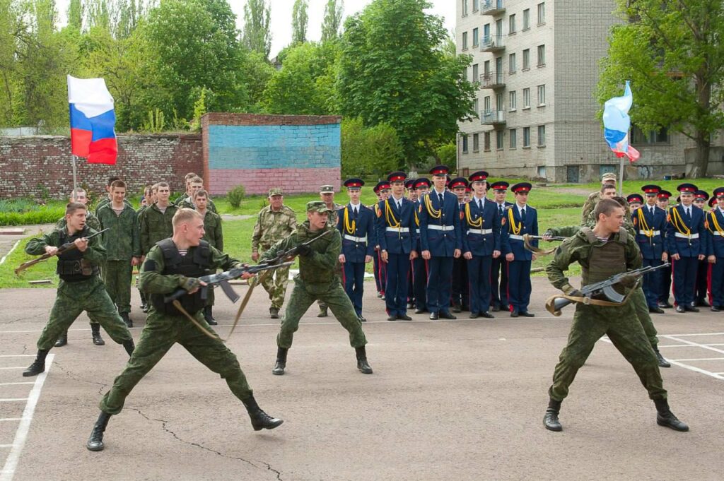 Колаборанту, який виховував дітей на прикладі “ветеранів СВО”, повідомили підозру