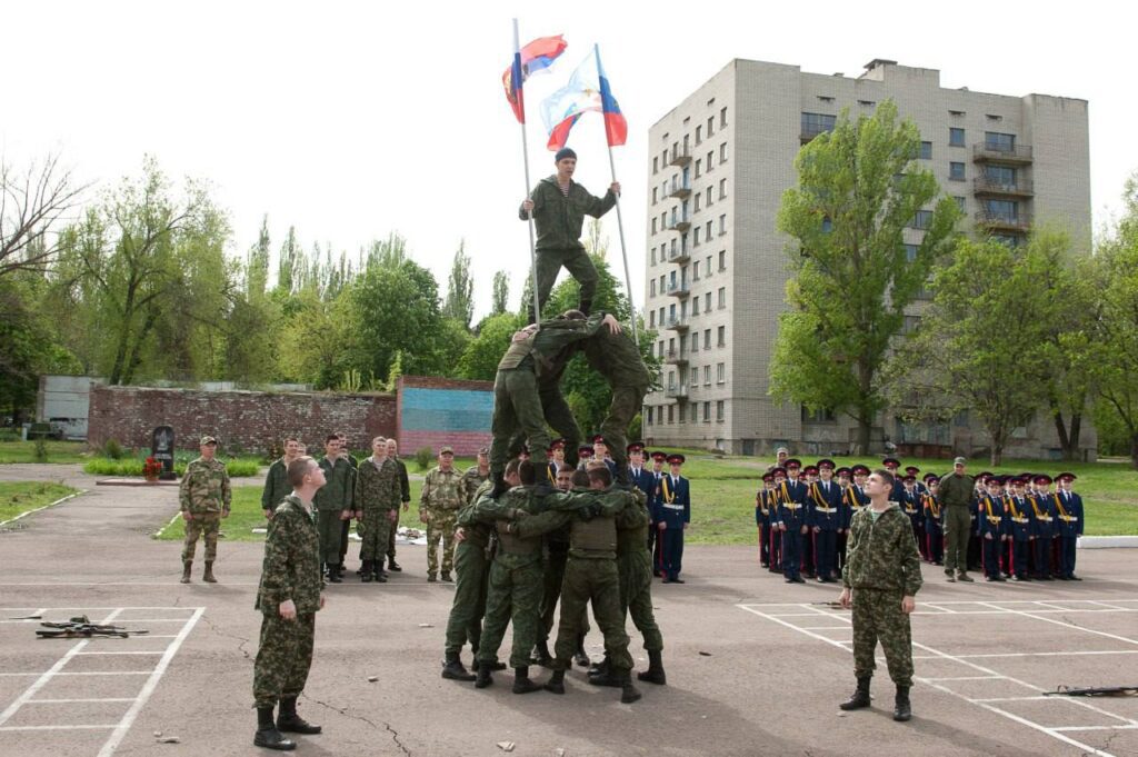 Колаборанту, який виховував дітей на прикладі “ветеранів СВО”, повідомили підозру
