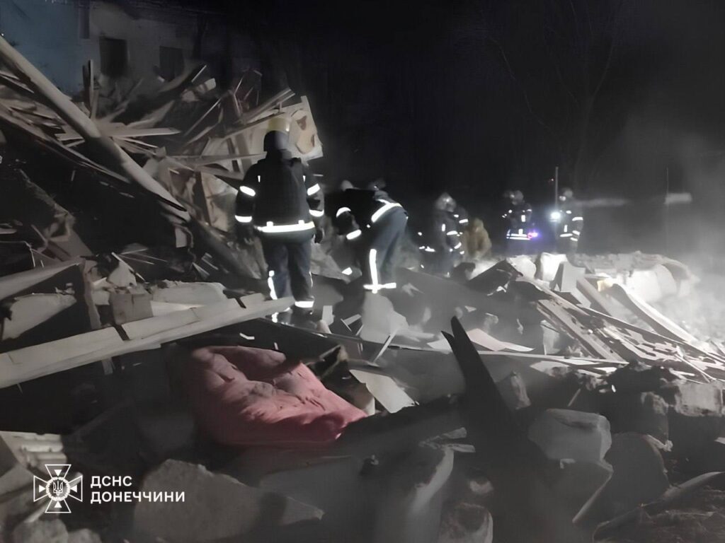 Вночі росіяни завдали авіаудару по Краматорську. У місті показали фото наслідків