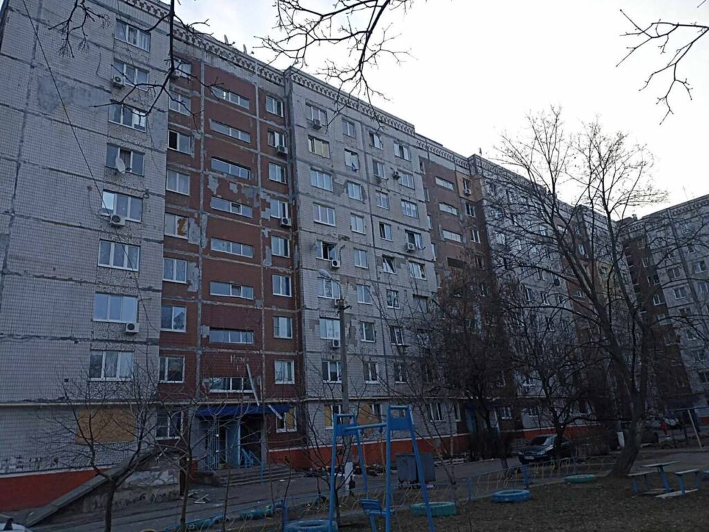 Вночі росіяни завдали авіаудару по Краматорську. У місті показали фото наслідків