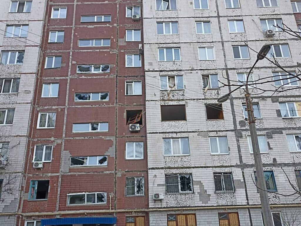 Вночі росіяни завдали авіаудару по Краматорську. У місті показали фото наслідків