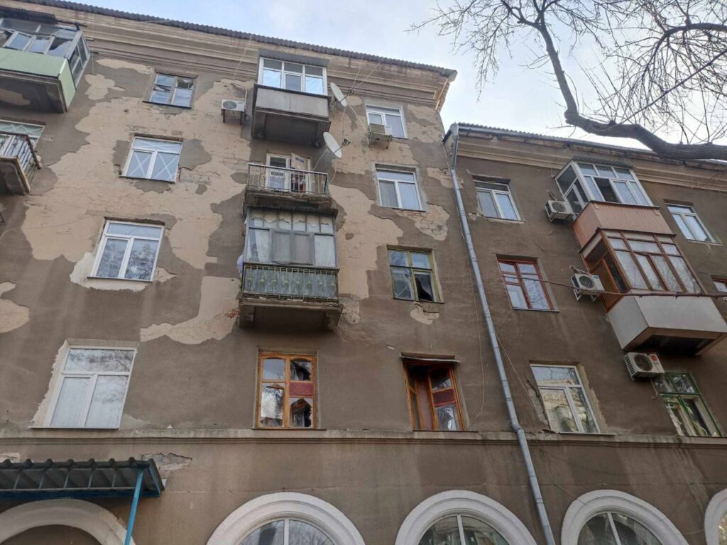 Вночі росіяни завдали авіаудару по Краматорську. У місті показали фото наслідків