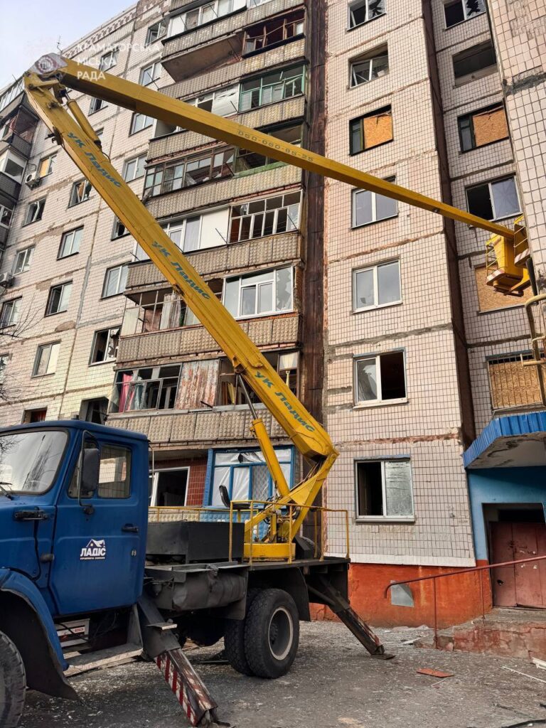 Вночі росіяни завдали авіаудару по Краматорську. У місті показали фото наслідків