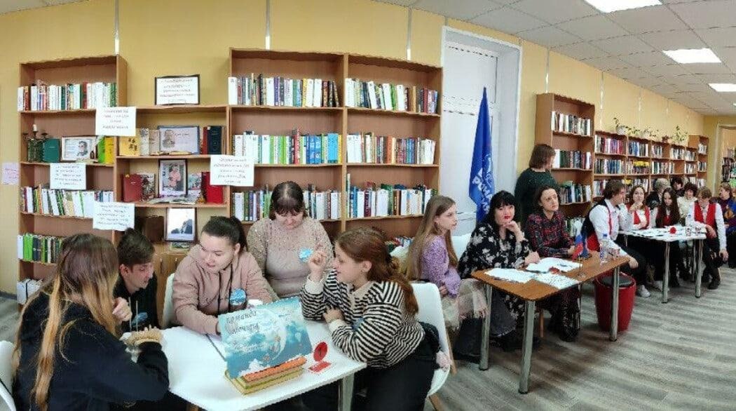 Окупанти “оновили” молодіжну бібліотеку в Сіверськодонецьку: на полицях пропагандистська література
