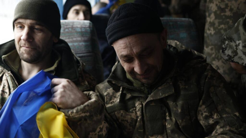 Україна повернула з російського полону 150 захисників. Опубліковані зворушливі фото (Оновлено)