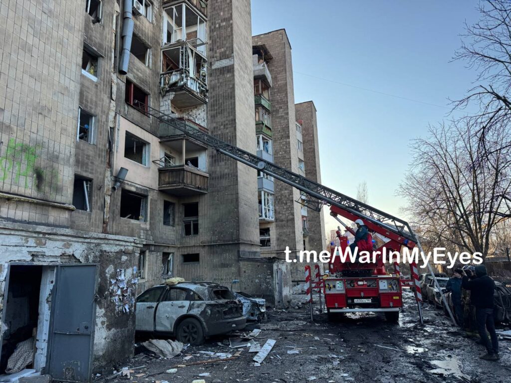 Обстріл центру Макіївки. Опубліковані фото та відео наслідків