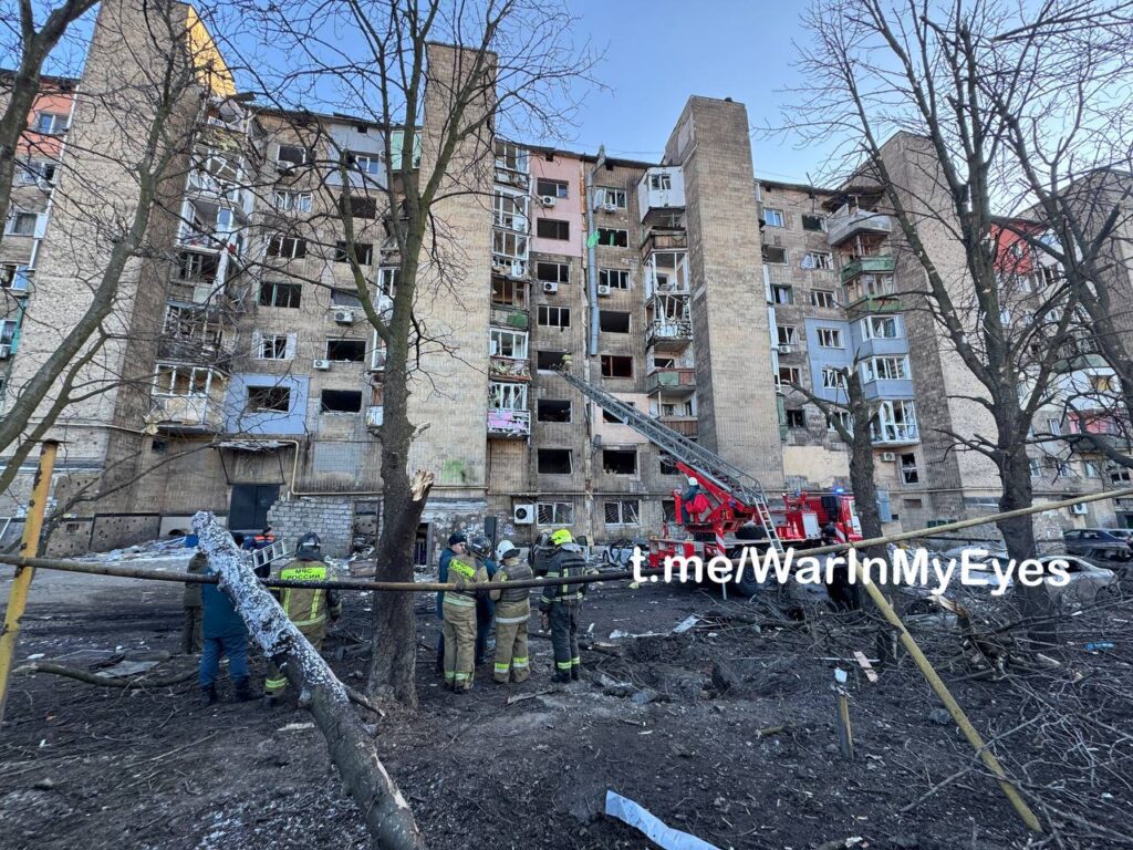 Обстріл центру Макіївки. Опубліковані фото та відео наслідків