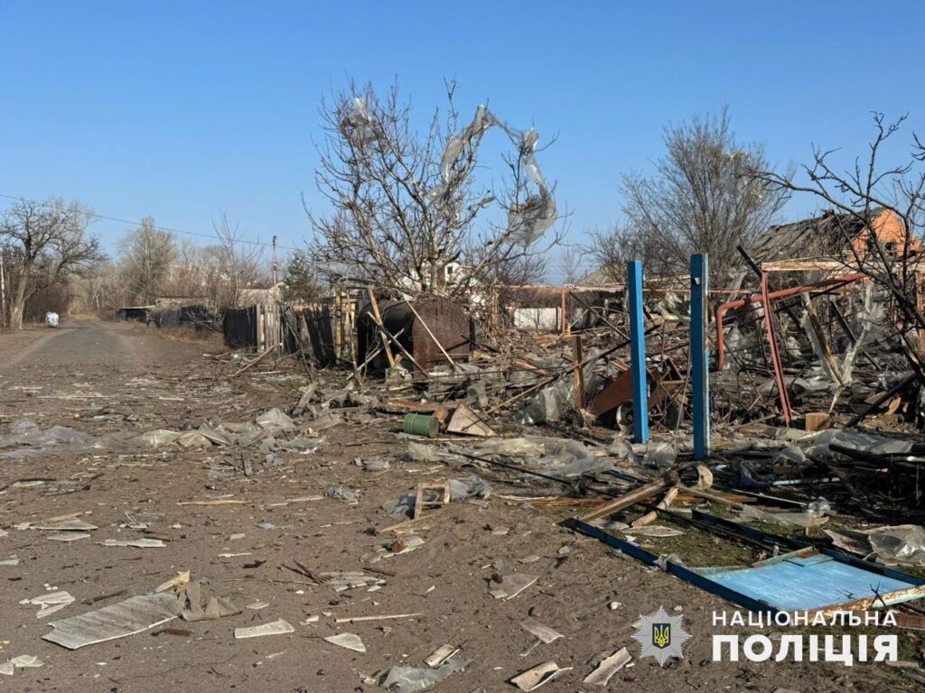 Троє людей були поранені внаслідок обстрілів Донеччини за минулу добу: у поліції розповіли подробиці
