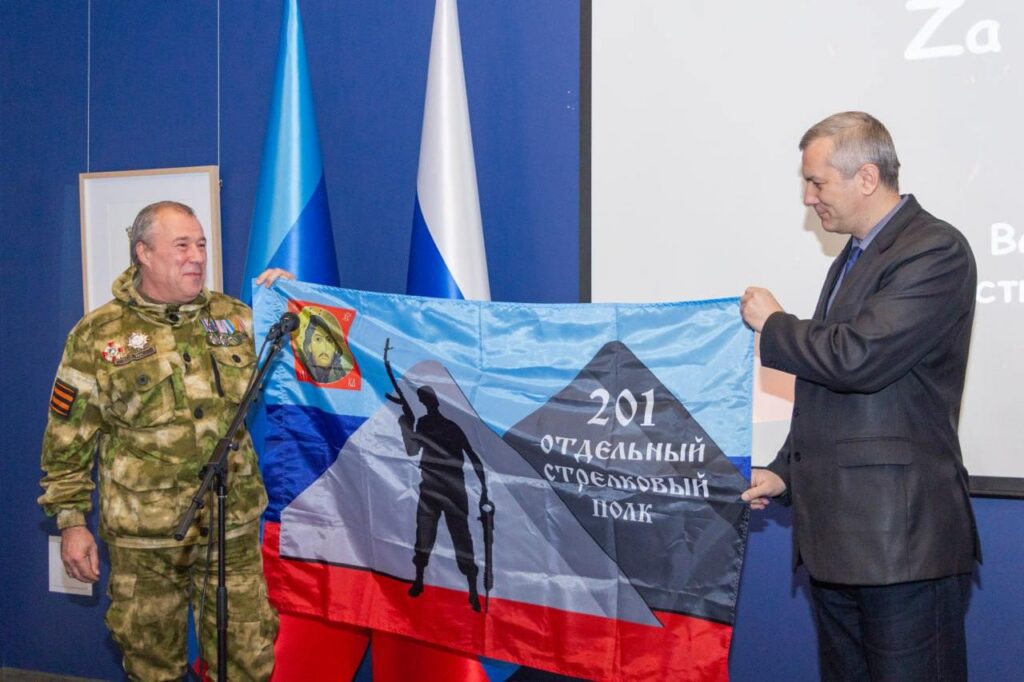 Як в окупації намагаються стерти пам’ять про річницю вторгнення та нав’язати власні звичаї про “захисників вітчизни”