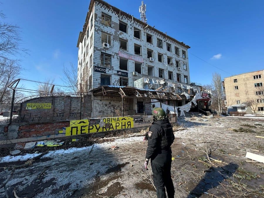У Костянтинівці збільшилася кількість постраждалих після авіаудару росіян. Опубліковано фото наслідків