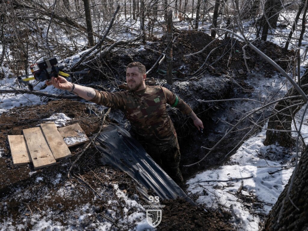 Українські військові показали, як зараз виглядає Торецьк та шахта біля нього