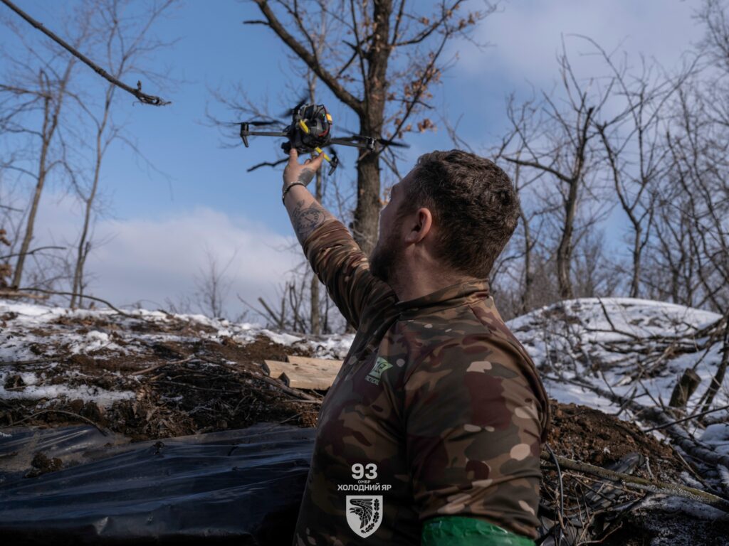 Українські військові показали, як зараз виглядає Торецьк та шахта біля нього