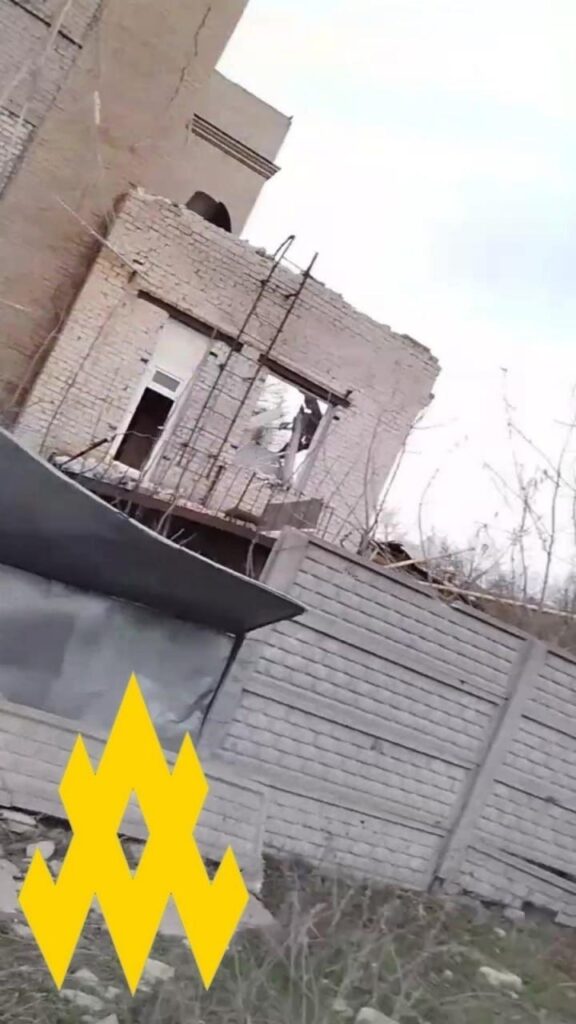 Туди вже били ракетами. Партизани показали склад російських боєприпасів в окупованому Луганську