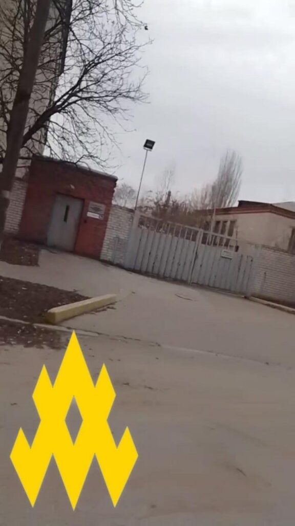 Туди вже били ракетами. Партизани показали склад російських боєприпасів в окупованому Луганську