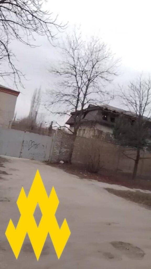 Туди вже били ракетами. Партизани показали склад російських боєприпасів в окупованому Луганську