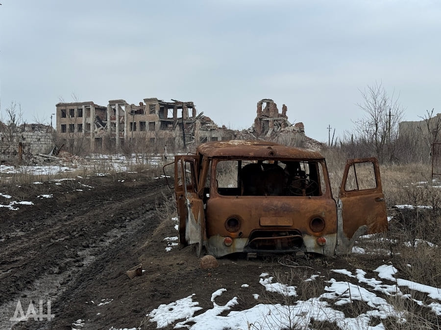 Бої мовби йшли вчора: окупанти показали, як виглядає селище Піски під Донецьком