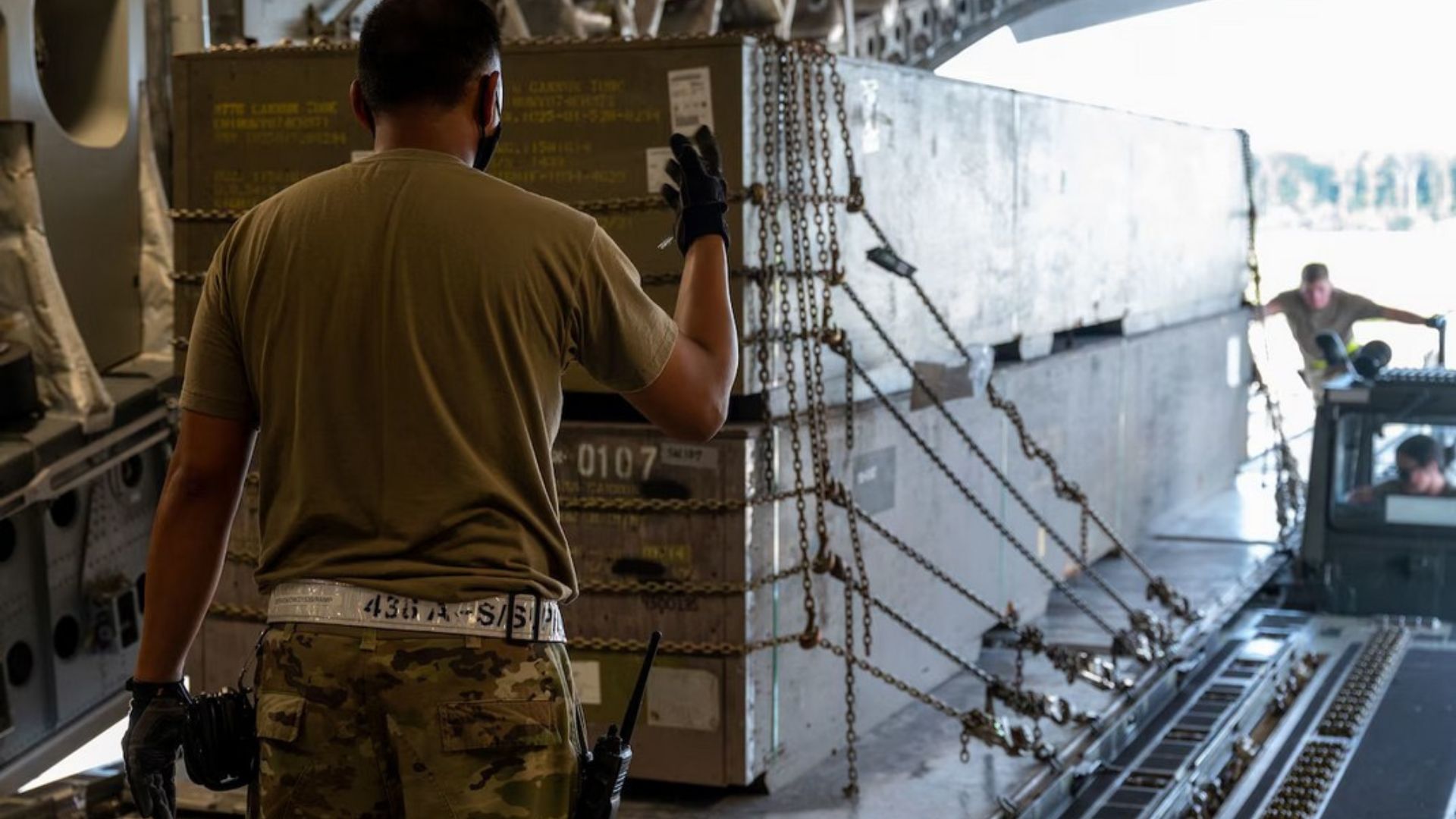 Байден залишив Україні мільярди на зброю. Яку допомогу від США можуть заблокувати