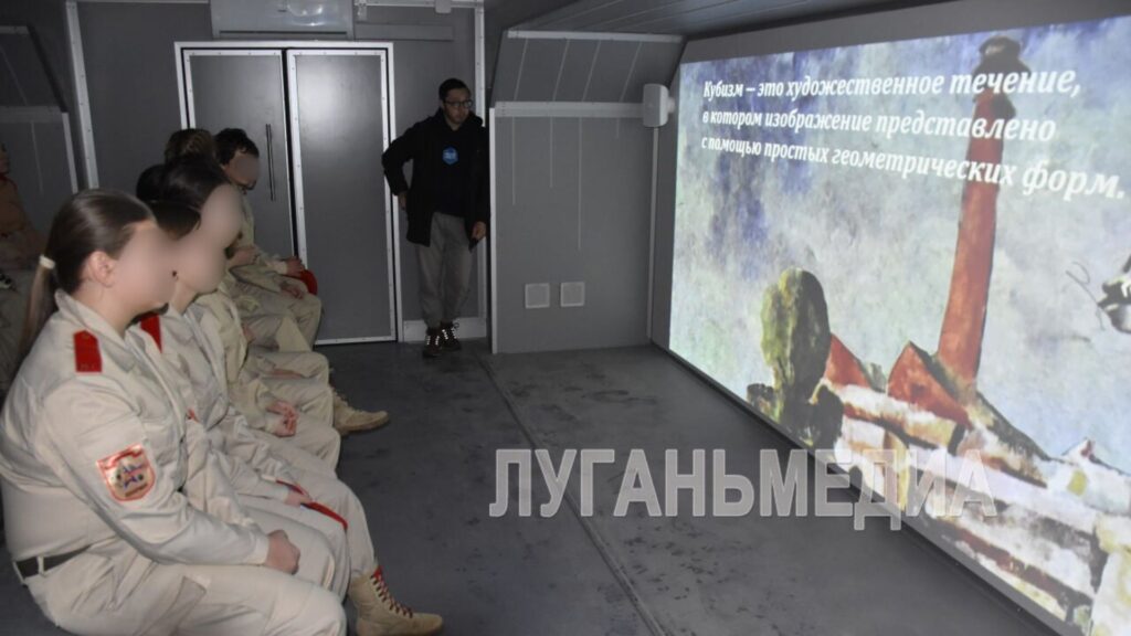 Для дітей з окупованої Луганщини росіяни створили “агітпотяг”