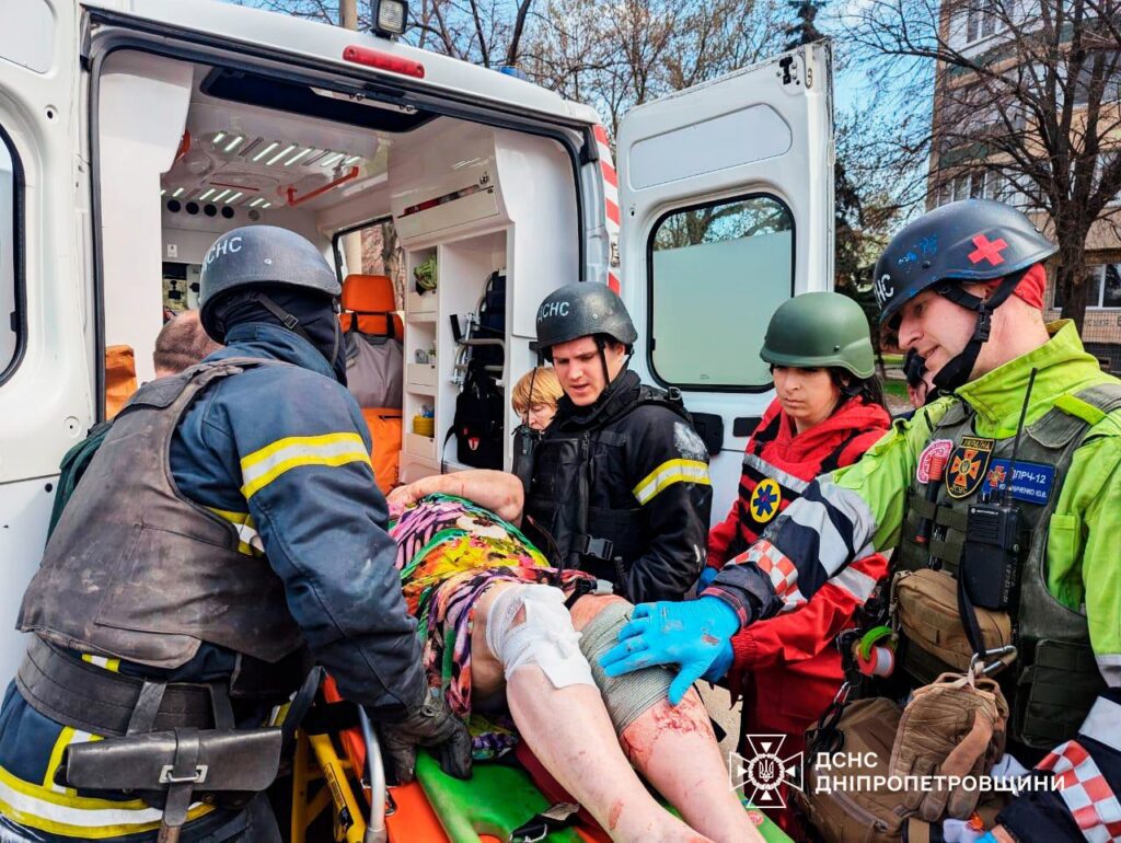 Обстріл Кривого Рогу. Яка ситуація в місті та що відбувається на місці влучання