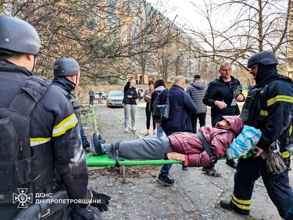 Обстріл Кривого Рогу. Яка ситуація в місті та що відбувається на місці влучання