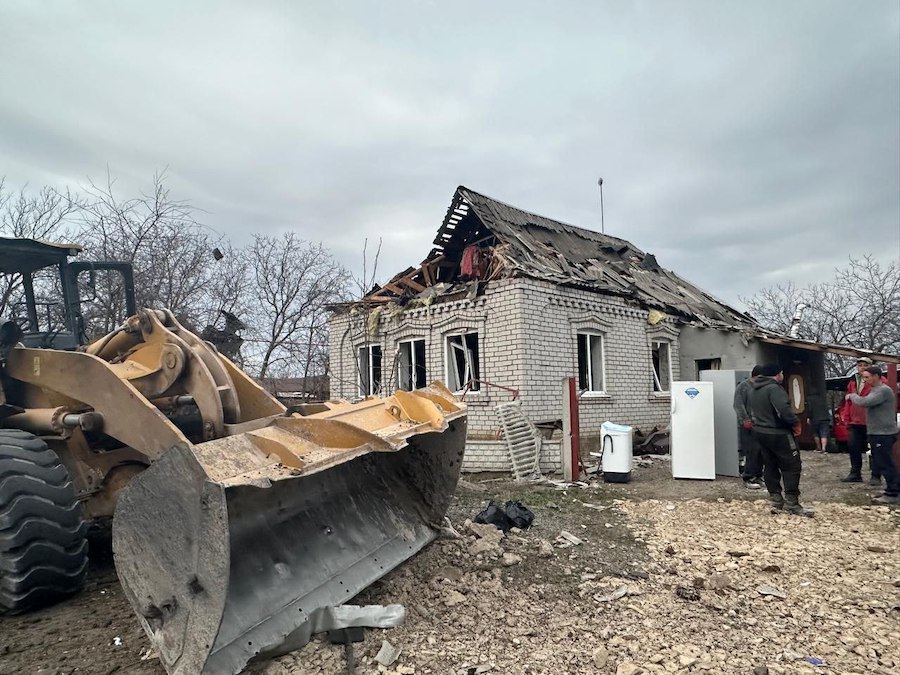Жінка та 3-річна дитина загинули на Донеччині після обстрілу росіян. В ОВА показали фото руйнувань