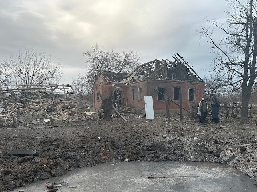 Жінка та 3-річна дитина загинули на Донеччині після обстрілу росіян. В ОВА показали фото руйнувань